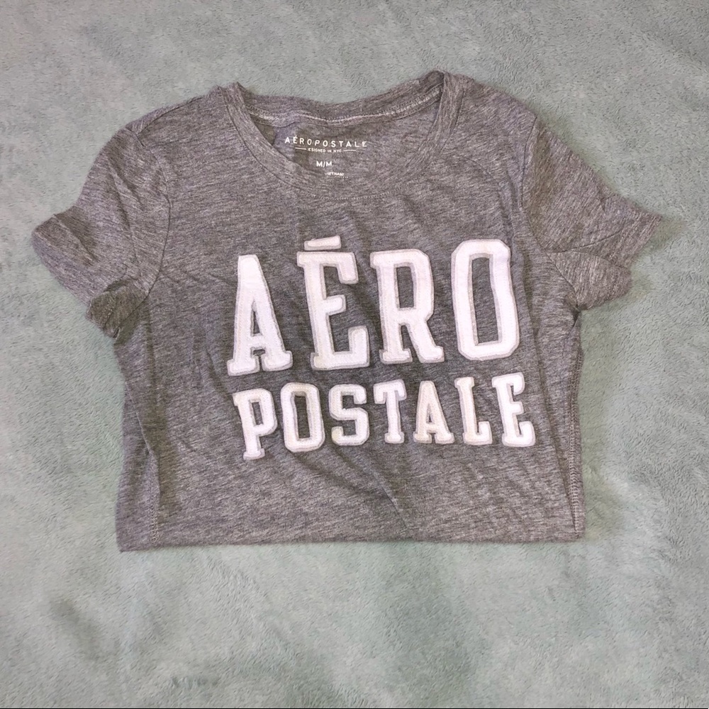 gray shirt